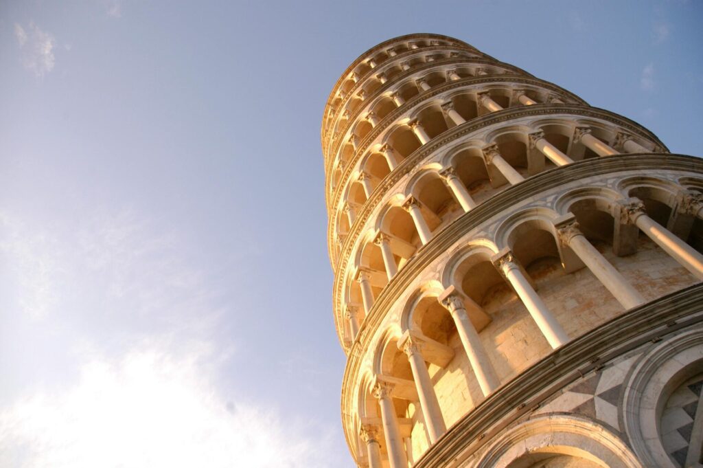 Foto di Lorenzo Pacifico: https://www.pexels.com/it-it/foto/torre-di-pisa-629142/