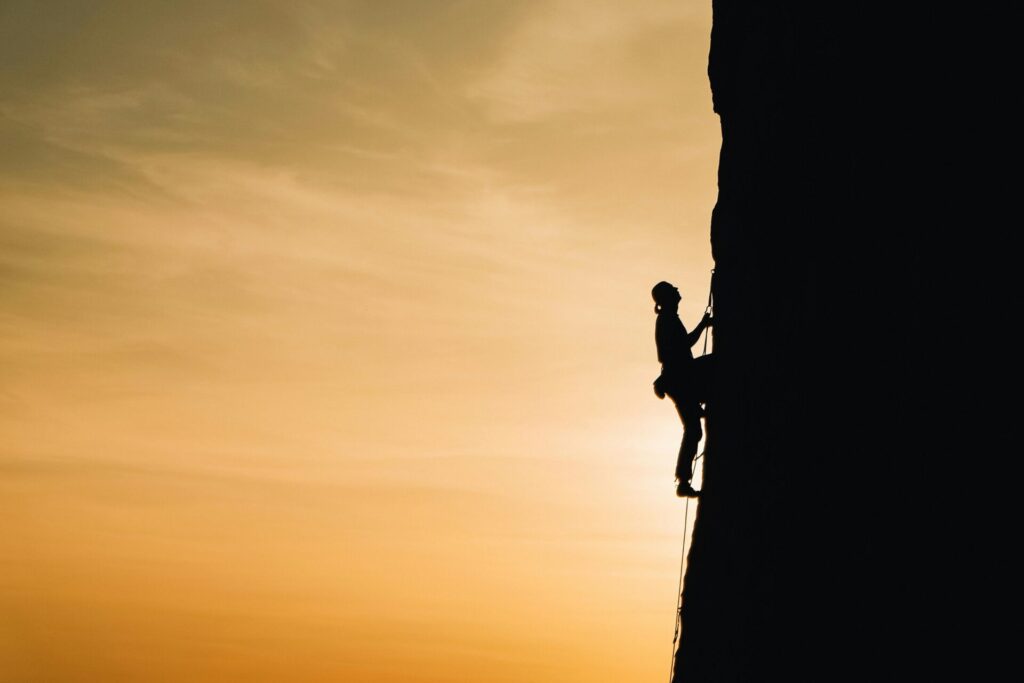 Foto di Анна Рыжкова: https://www.pexels.com/it-it/foto/persona-arrampicata-su-roccia-3077882/